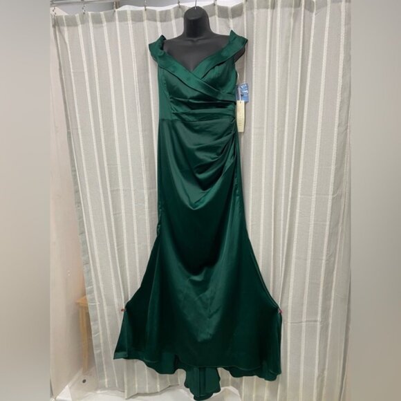 NWT GALINA SIGNATURE Satin Off-the-Shoulder Mermaid Juniper Green‎ Size 10 - Picture 1 of 16